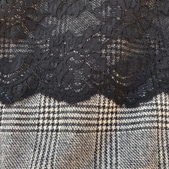 New never worn. Zara wool & lace pencil skirt - Picture 3 of 6